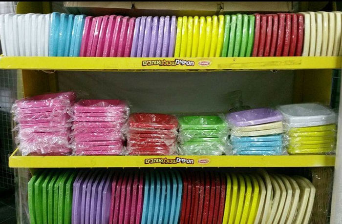 חנות לכלים חד־פעמיים וקישוטי שולחן
