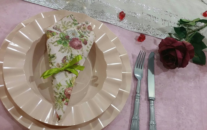 חנות לכלים חד־פעמיים וקישוטי שולחן